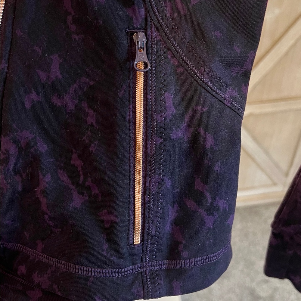 Lululemon Define - image 3